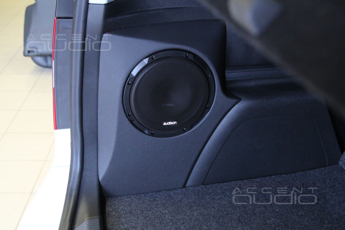 Сабвуфер-стелс для Skoda Yeti