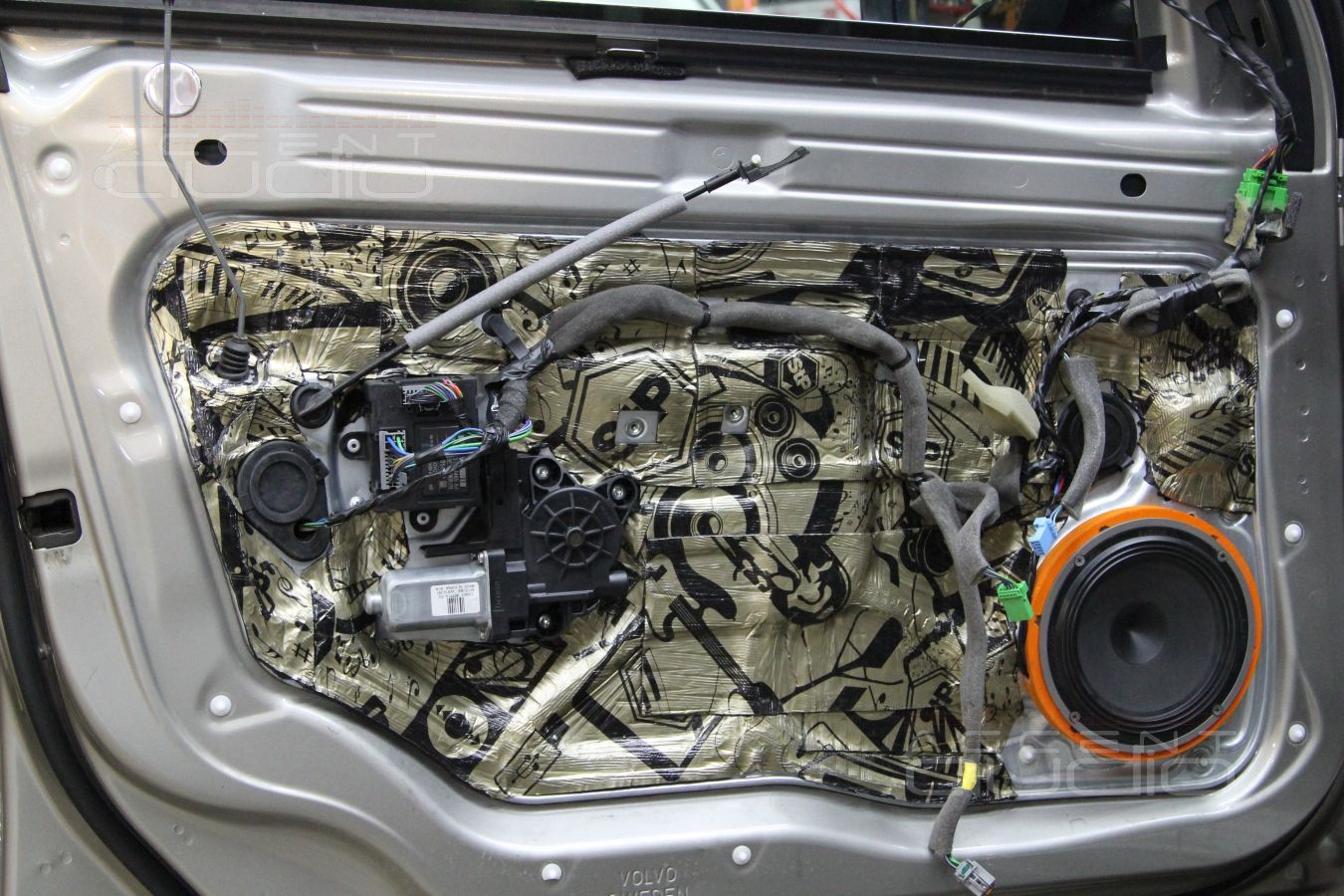 Установка акустики Audison VOCE AV K6 в Volvo XC 70