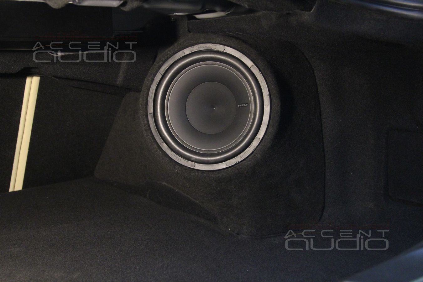 Сабвуфер стелс и его изящные формы...