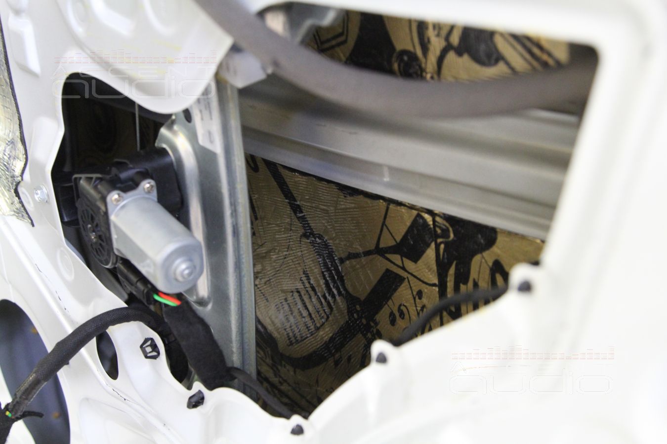 Установка акустики Focal 