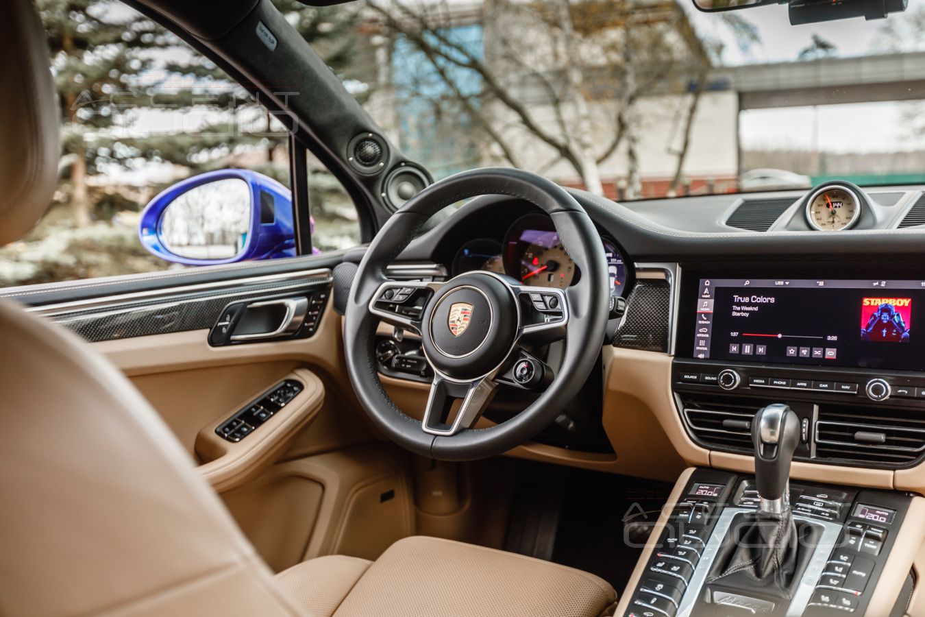 Подиумы для новых СЧ-ВЧ излучателей Brax и ScanSpeak для Porsche Macan