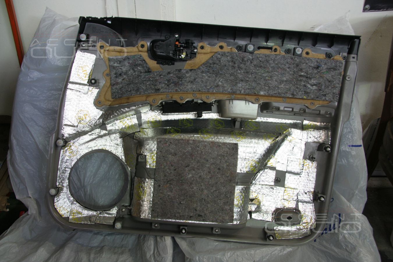 Установка мидбасов в Mitsubishi Pajero Sport