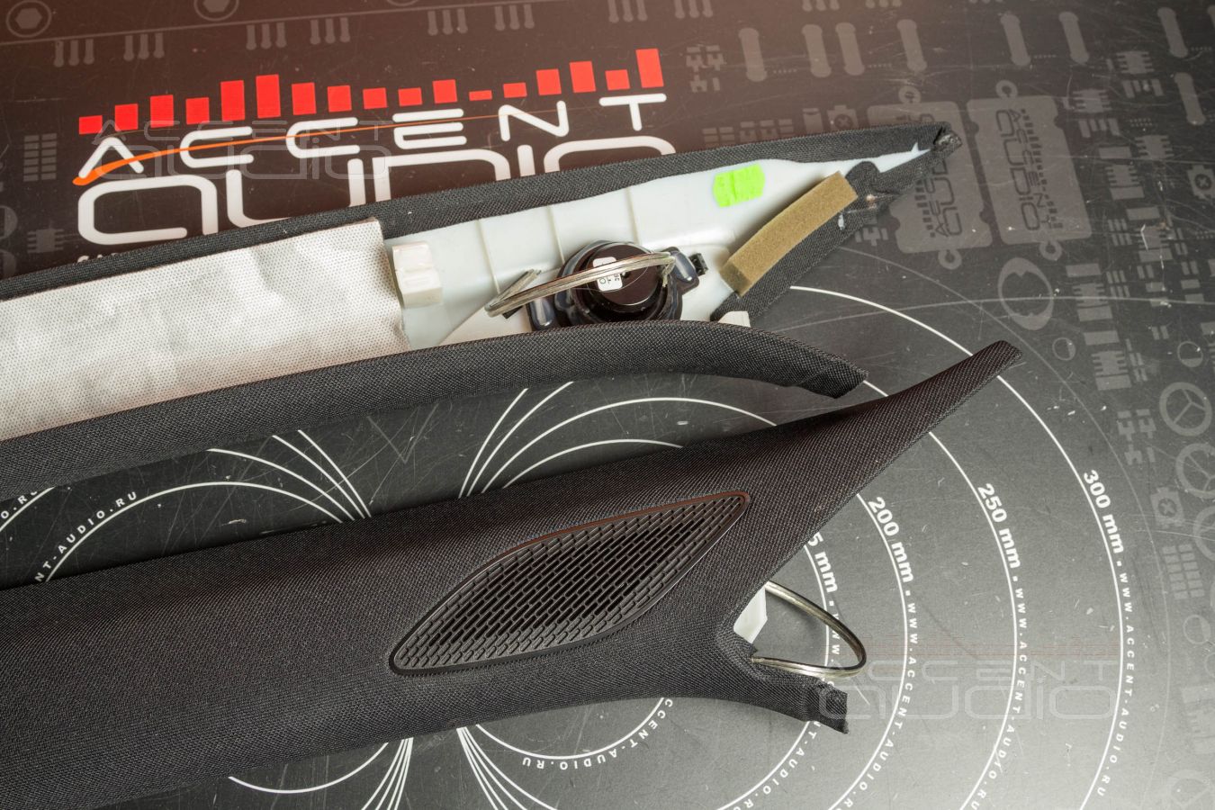 Немецкие пищалки DEGO Powerline PO2.5T Upgrade в Mercedes-Benz A 45 штатно