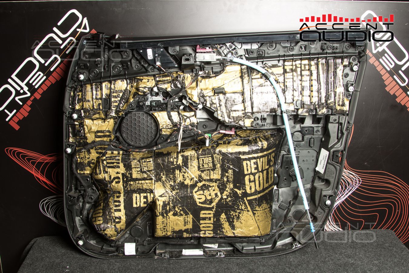 Среднечастотное звено в BMW X7 на динамиках Helix i7 – правильный штатный монтаж