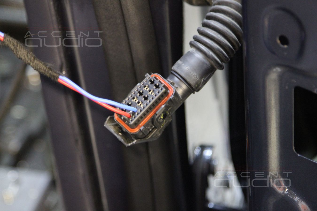 Установка акустики Focal в Mercedes ML