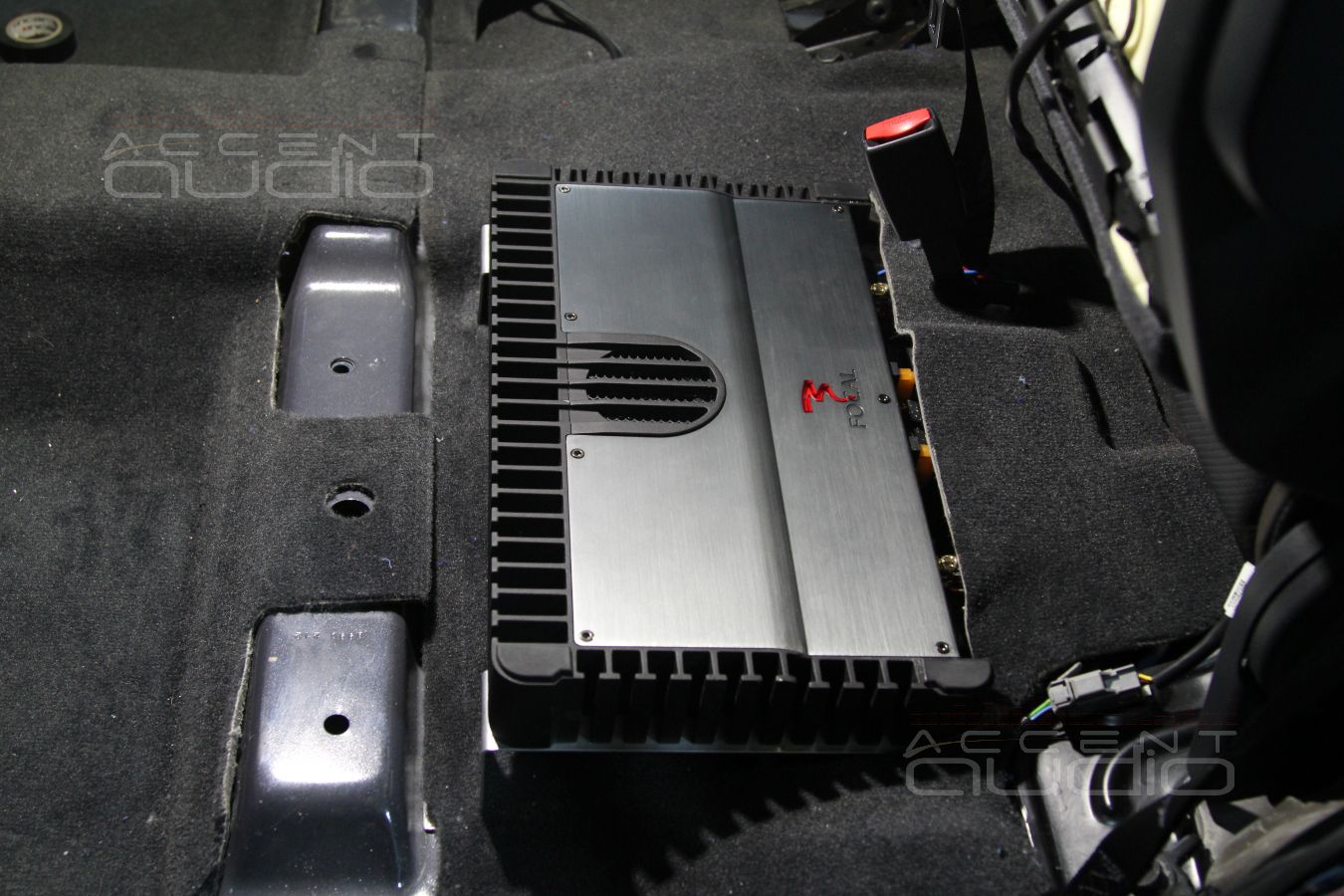 Установка усилителей Focal и E.O.S. в Jeep Grand Cherokee 2014