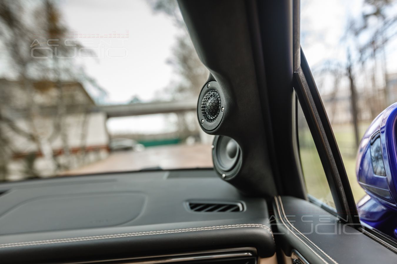 Подиумы для новых СЧ-ВЧ излучателей Brax и ScanSpeak для Porsche Macan