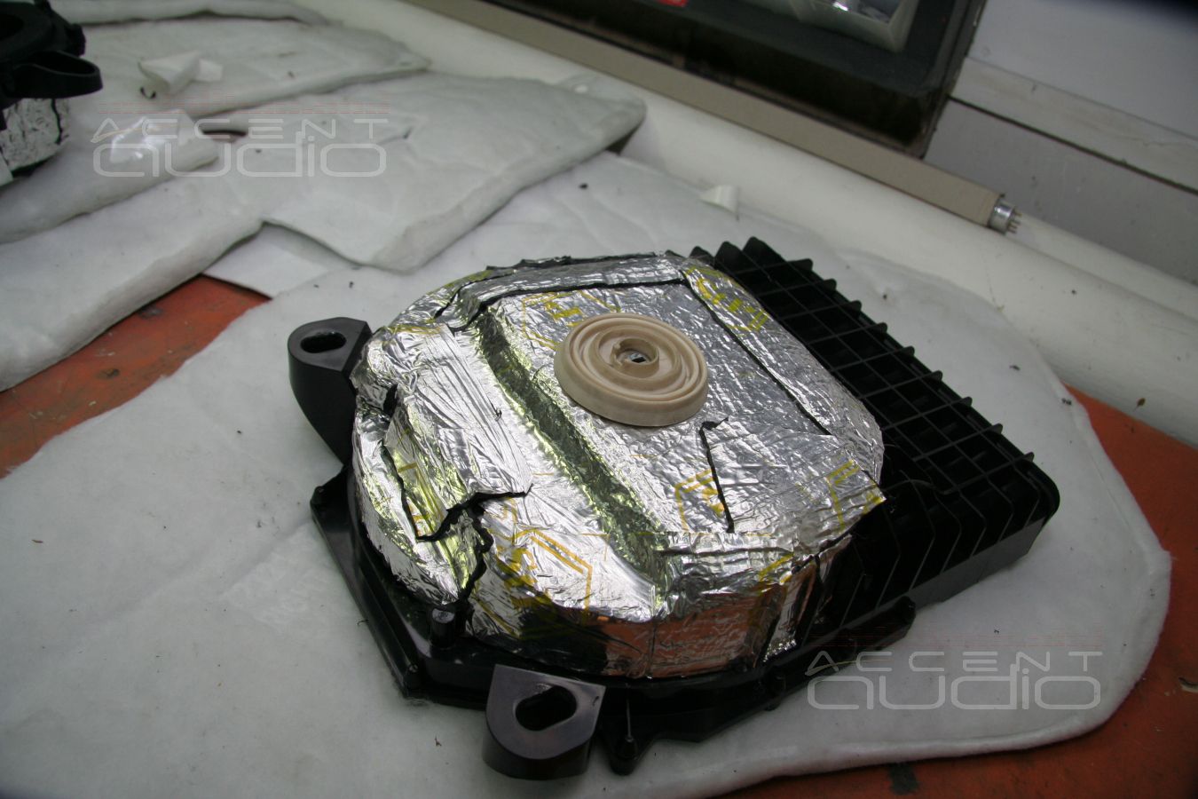 Ненапольные мидбасы Eton в штатных местах BMW X1