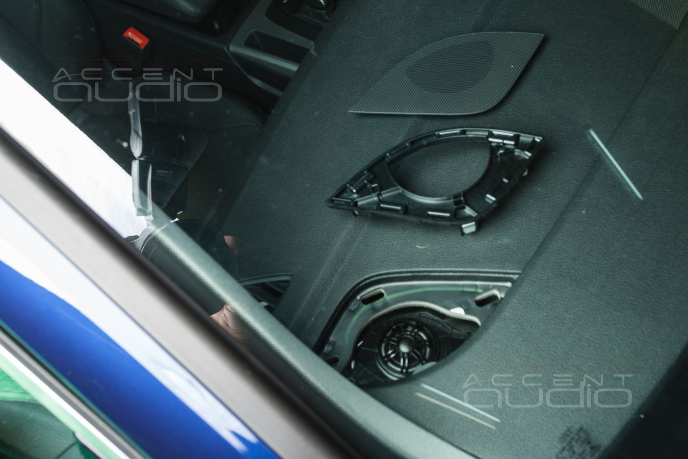 Установка новых широкополосных излучателей BLAM в Audi Q5 штатно