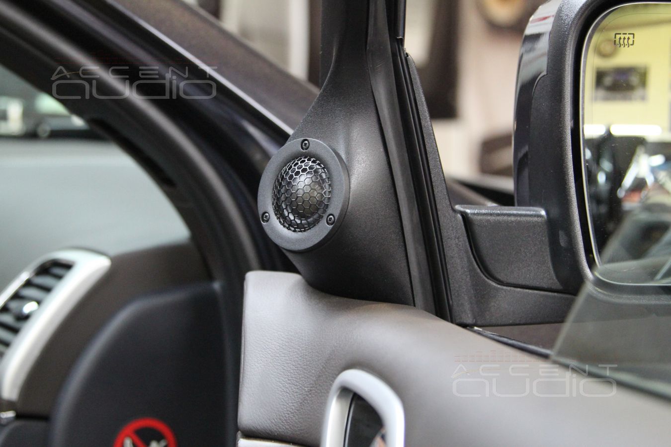 Подиумы под твитеры ScanSpeak в Jeep Grand Cherokee 2014