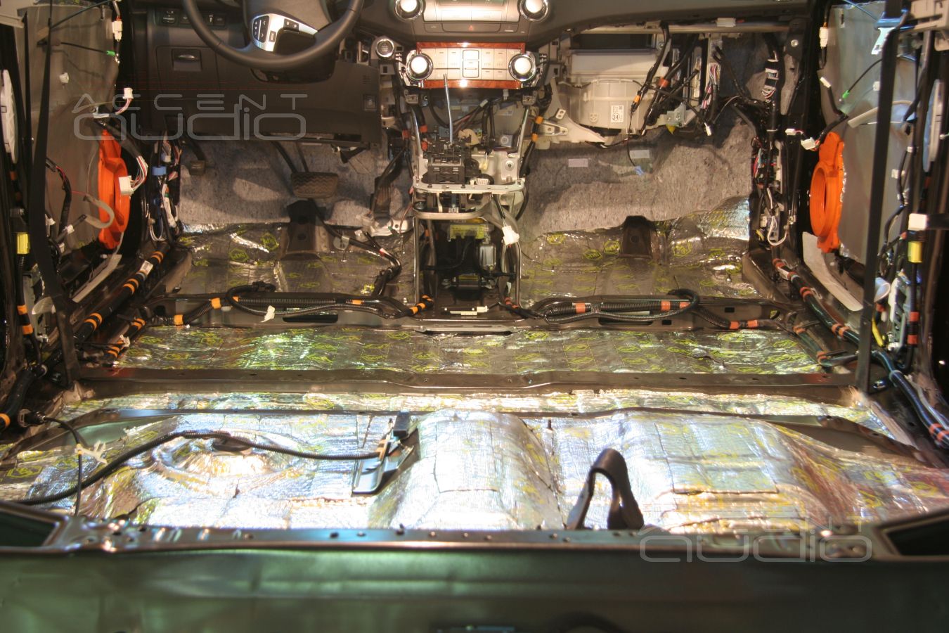 Шумоизоляция и аудиоподготовка Toyota Highlander