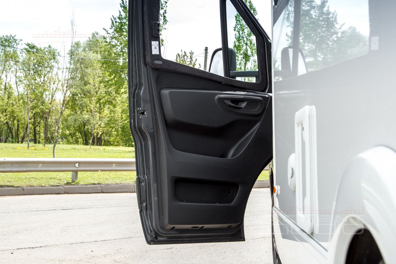 Жесткая аудиоподготовка дверей и установка мидбасовых динамиков SOAudio 165\38