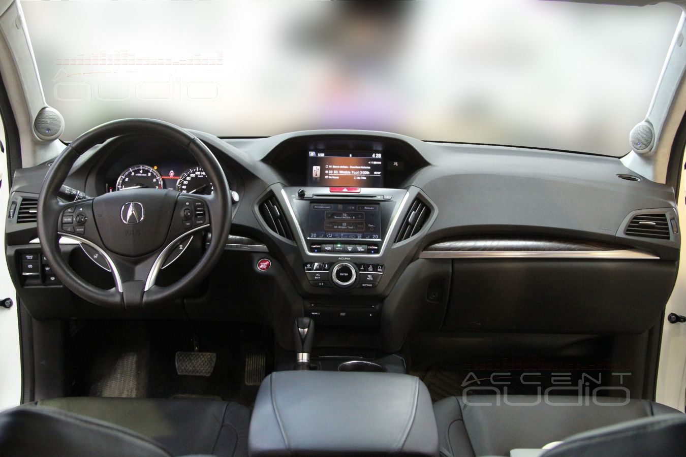 Установка CDT Audio ES-02al в Acura MDX: подиумы на стойках лобового стекла