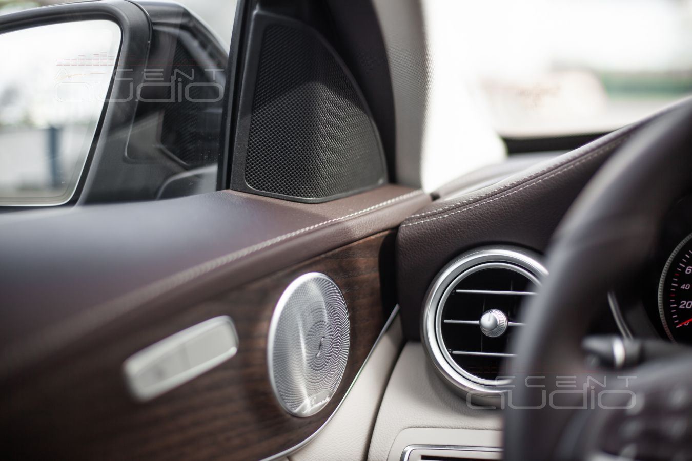 Установка Твитеров DEGO Powerline PO2.5T Upgrade в Mercedes-Benz W205 – штатно