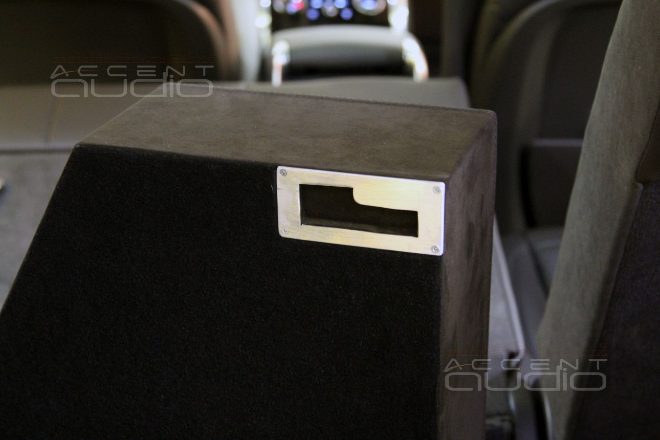 Оригинальный съемный сабвуфер для нового Range Rover Sport по проекту заказчика