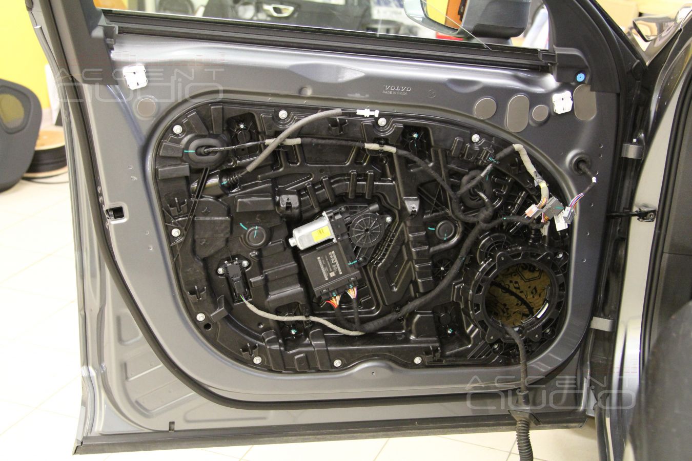 Аудиоподготовка дверей Volvo XC 60