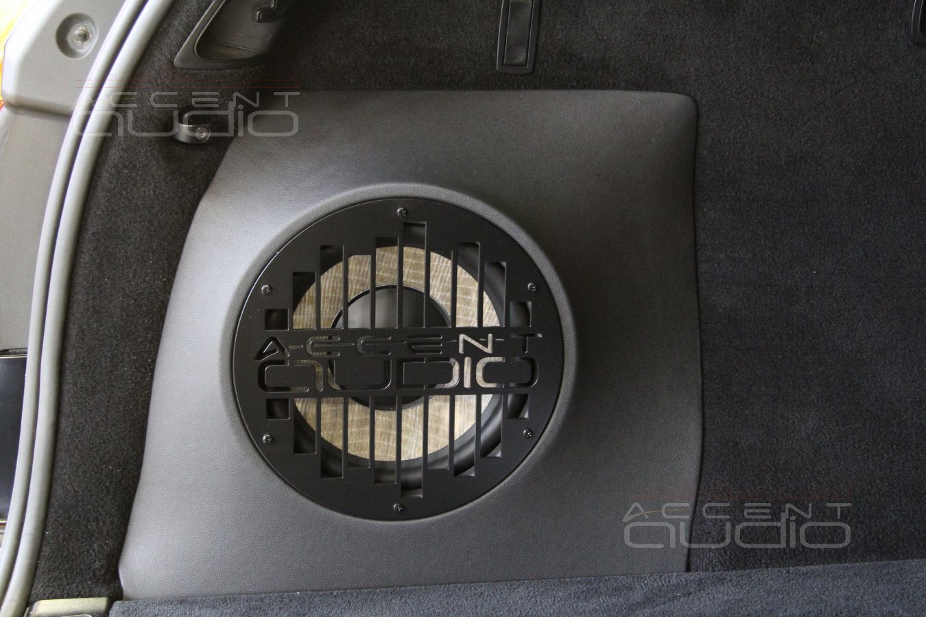 Mercedes-Benz GLE: Сабвуфер-стелс в очередной раз… из дерева