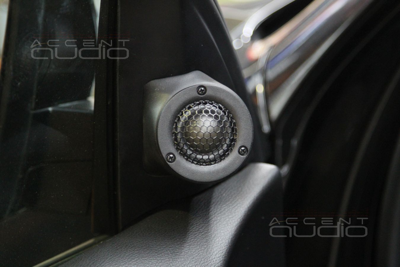 Установка твитеров ScanSpeak в BMW X5 