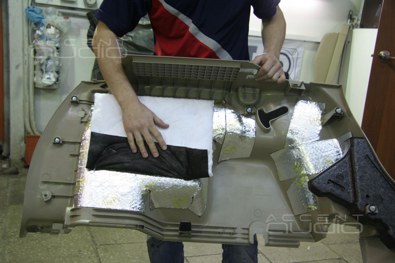 Виброизоляция панелей багажного отсека, доработка сабвуфера