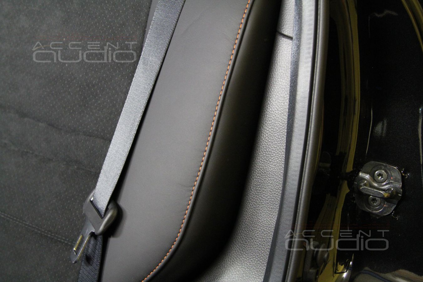 Перетяжка и подогрев задних сидений