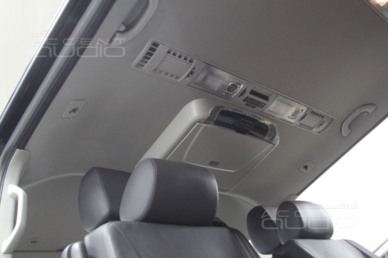 Потолочный монитор в Volkswagen Multivan