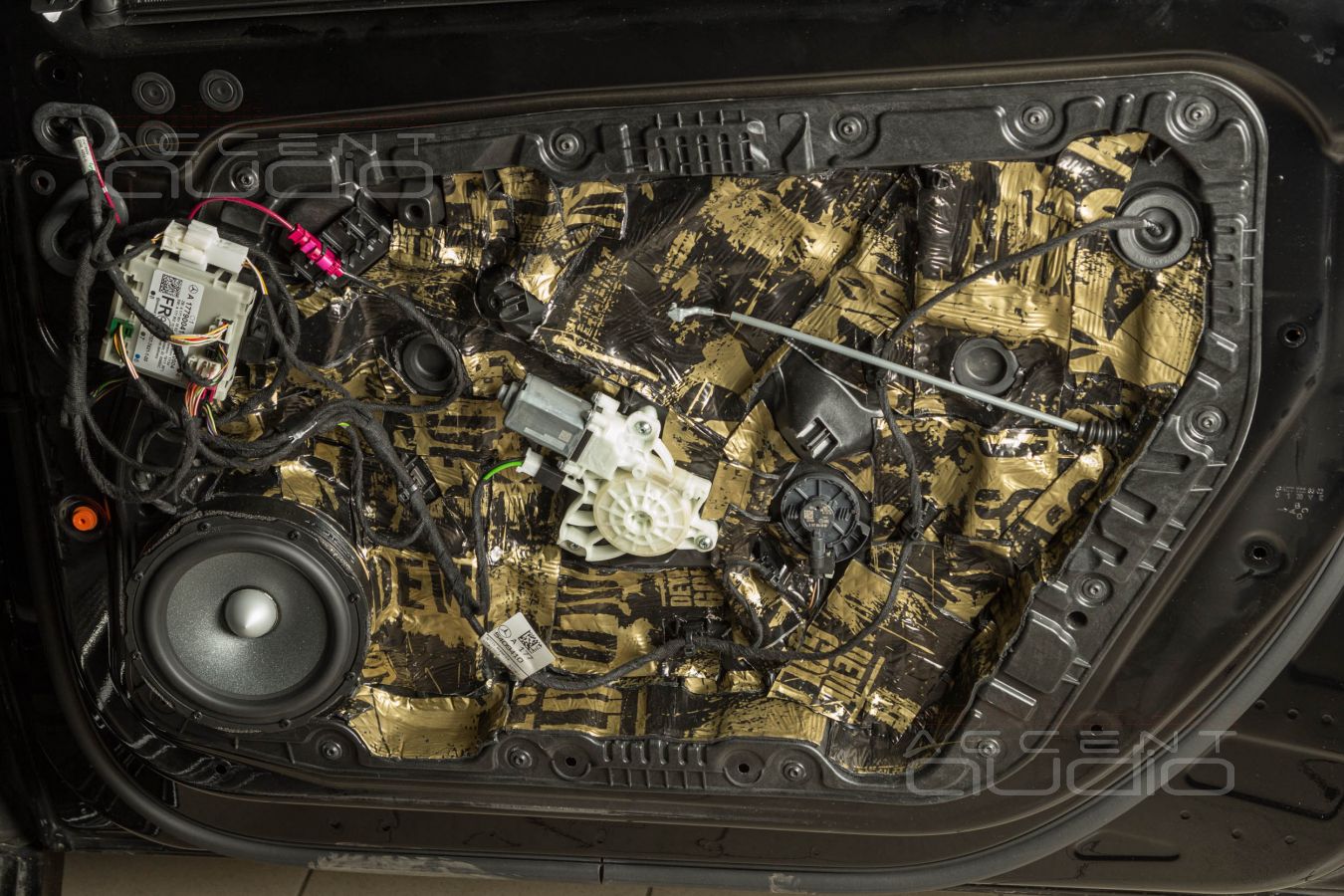 Правильная установка мидбасовых Helix Ci5 W165FM-S3 в Mercedes-Benz A 45