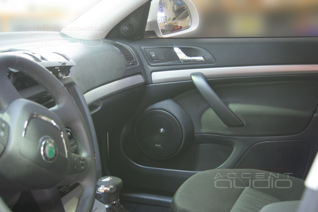 Установка твитеров (пищалок), изготовление подиумов