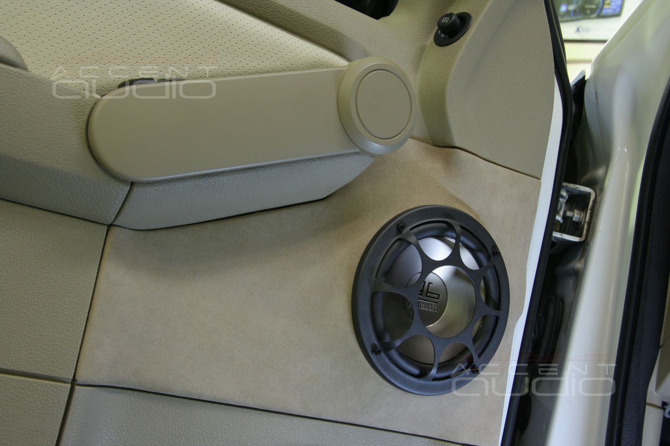 Установка акустики в стиле Ford Explorer