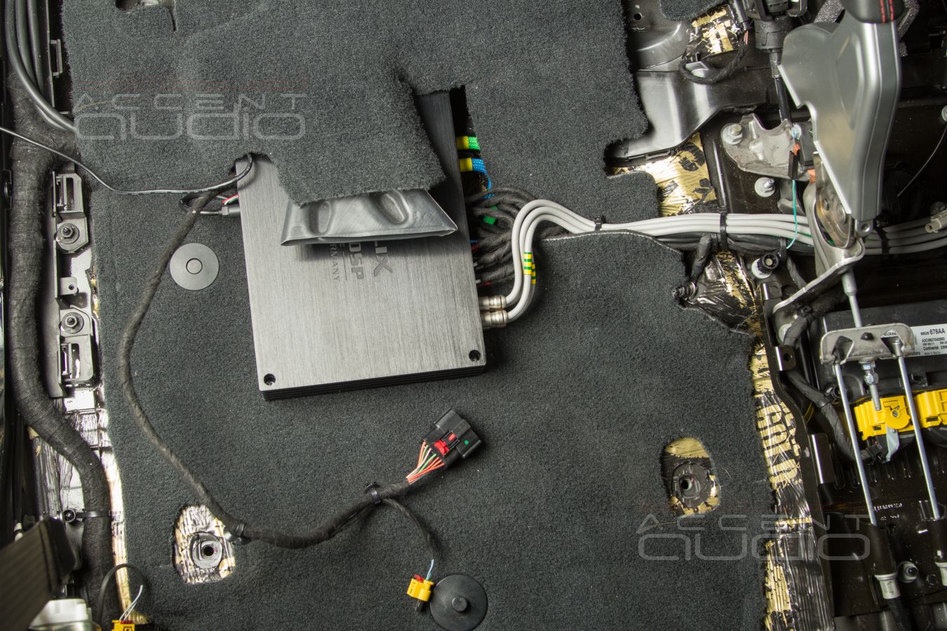 7 каналов усиления и процессинга: монтаж немецких усилителей в американскую машину