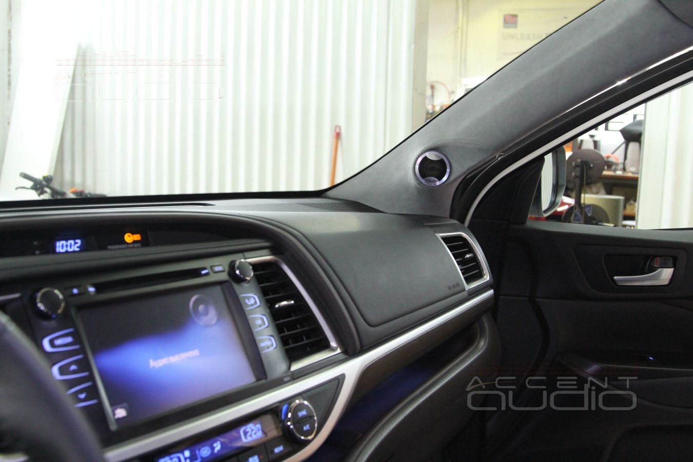 Focal KRX 2 в Toyota Highlander