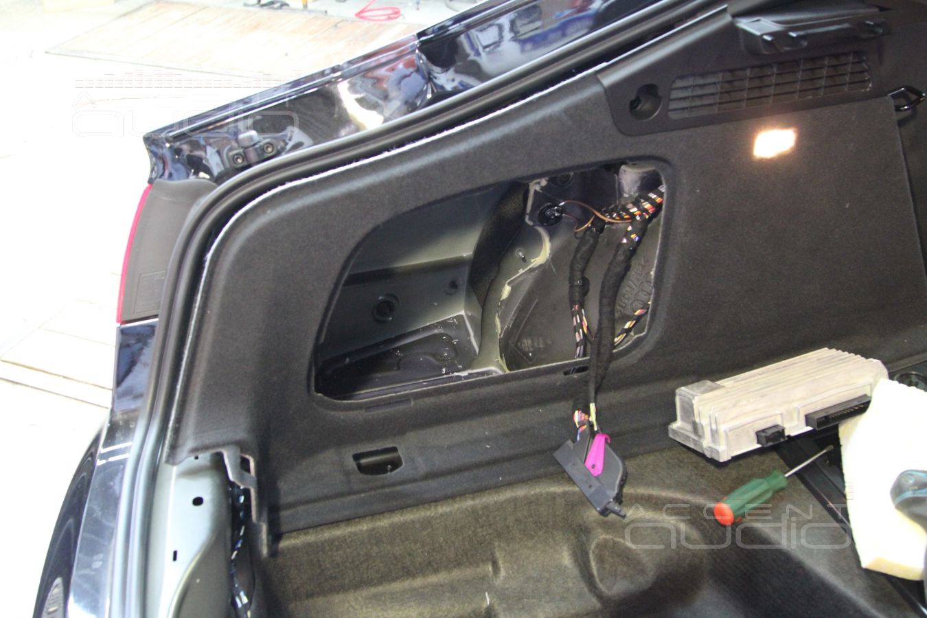 Просто сабвуфер в левом крыле Audi A5 S-Line