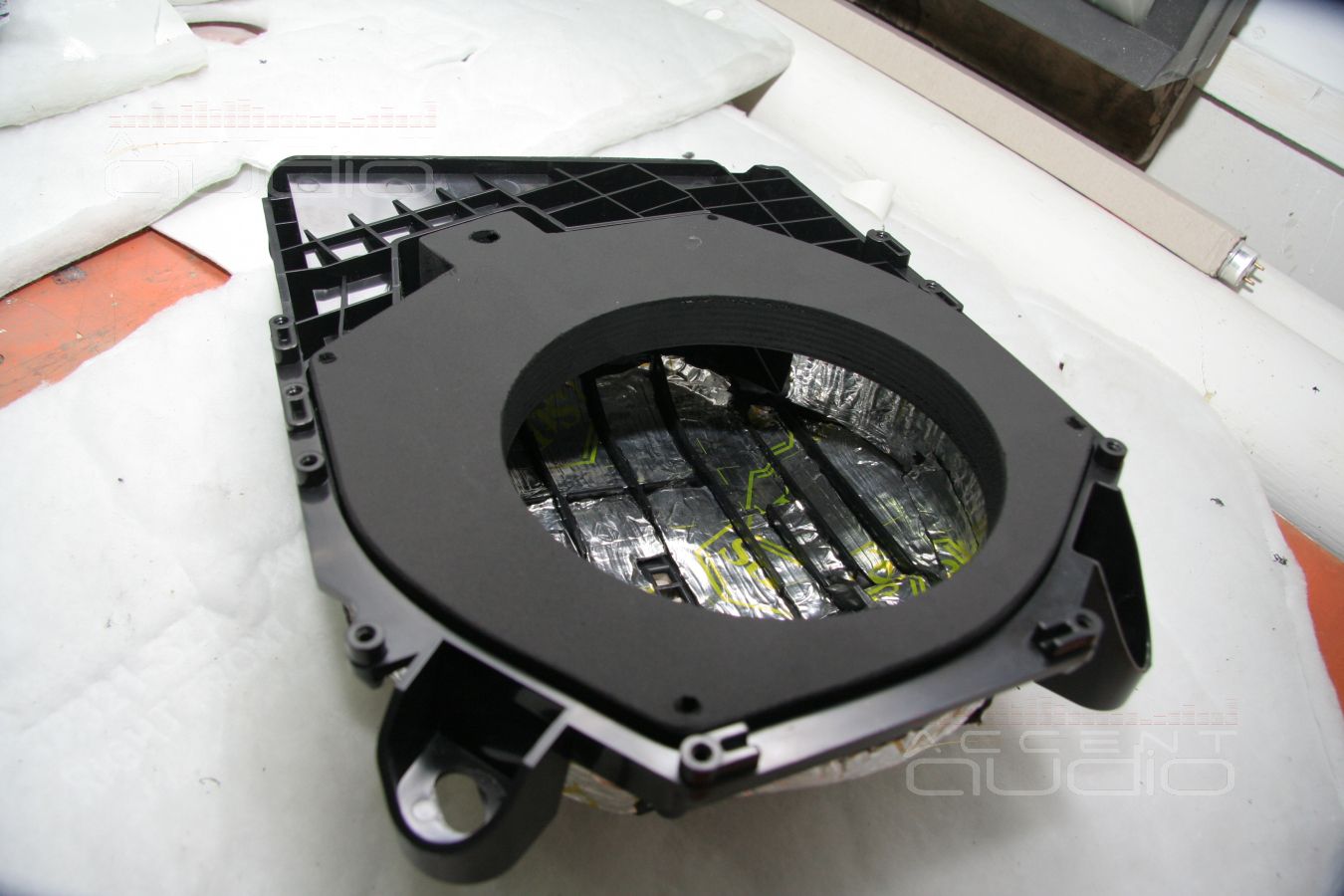 Ненапольные мидбасы Eton в штатных местах BMW X1