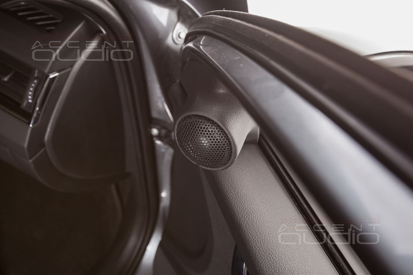 Подиумы под твитеры SOaudio 29NEO в Skoda Octavia A7