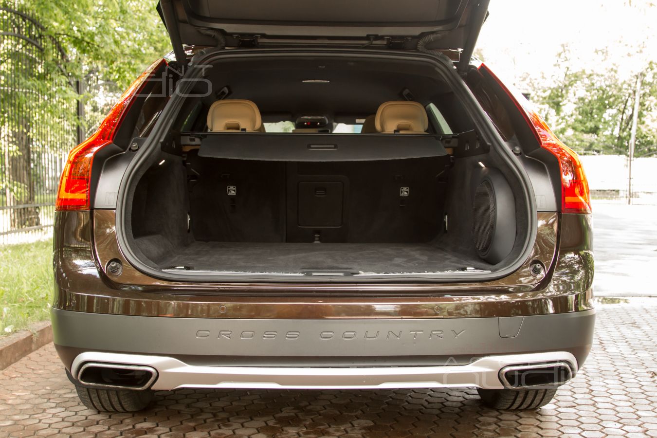 Новый, оригинальный, деревянный, стильный, компактный сабвуфер для Volvo V90 Cross Country