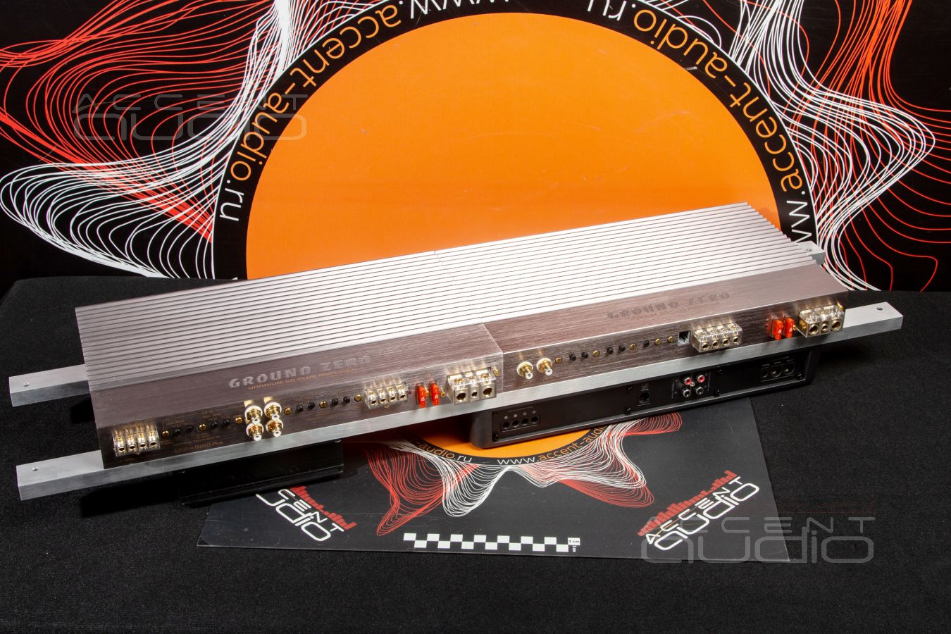 Установка усилителей Ground Zero, JLAudio и аудиопроцессора Helix с полной интеграцией в RS6 !