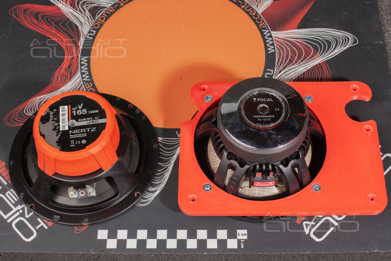 Комплект из двух подиумов для установки 165 мм мидбасовых излучателей в Porsche Carrera2 19XX-19XX.