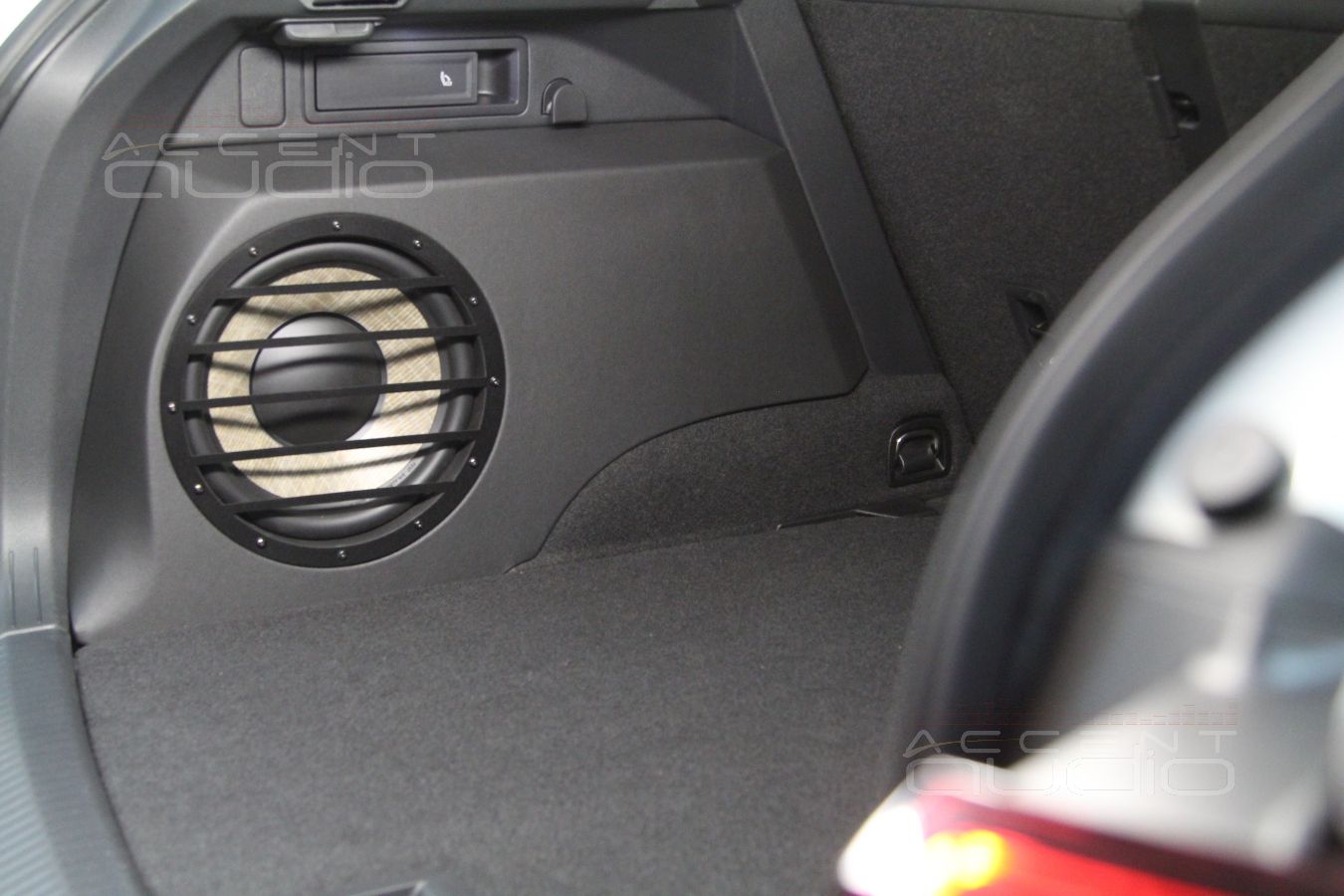 Сабвуфер стелс в новый Volkswagen Tiguan 2017