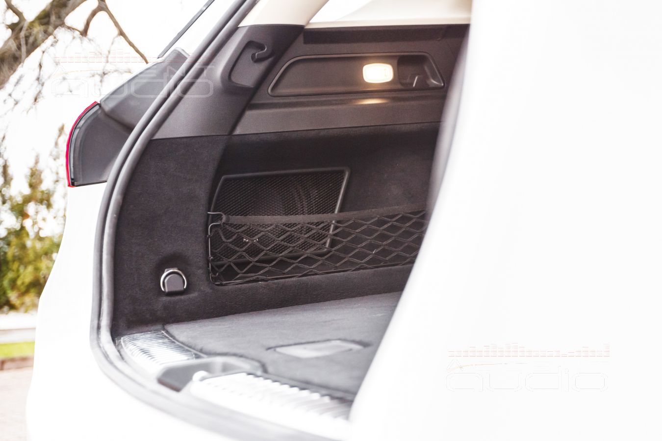 Интеграция полноценного сабвуфера в новый Mercedes-Benz GLE – штатно!
