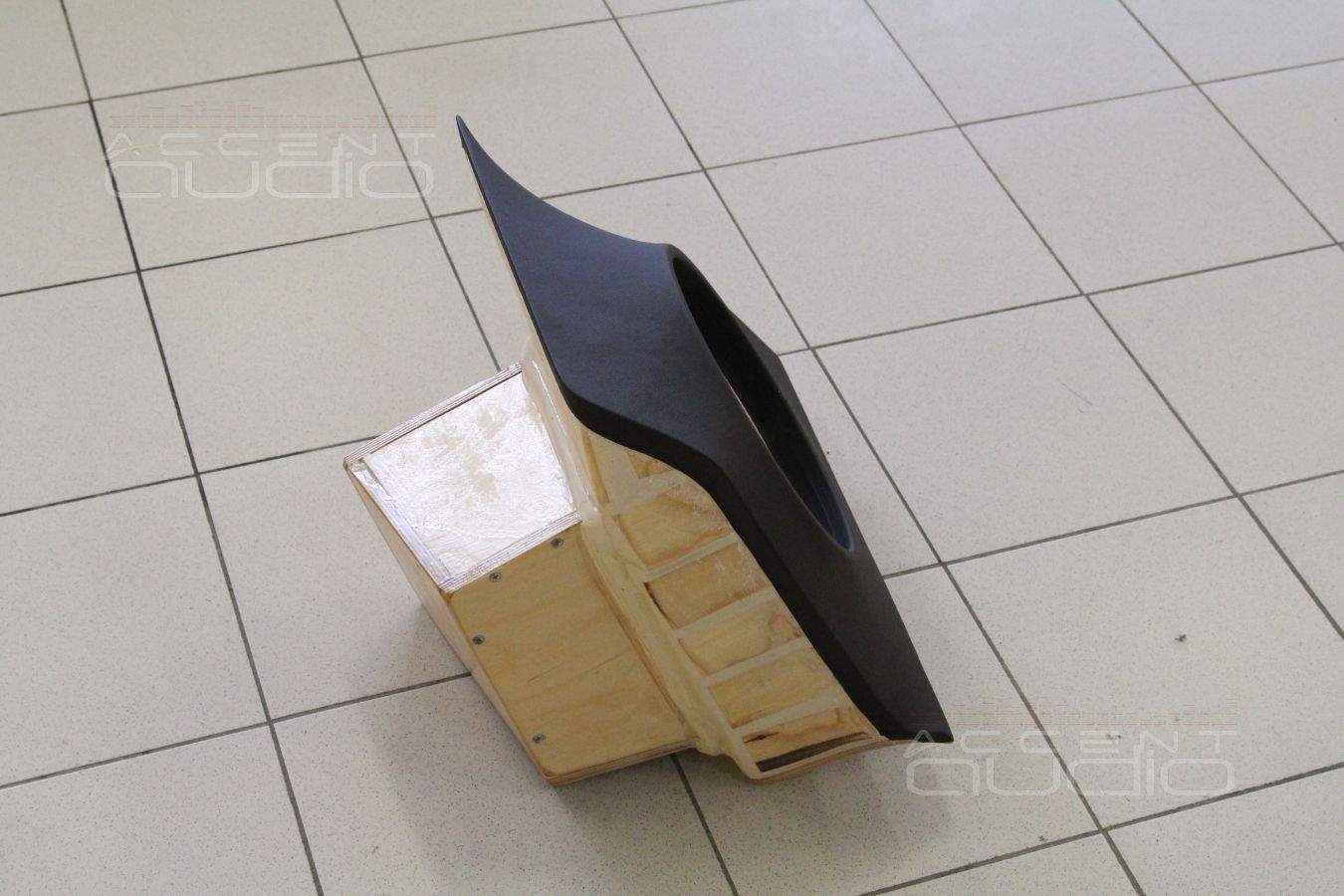 Mercedes-Benz GLE: Сабвуфер-стелс в очередной раз… из дерева