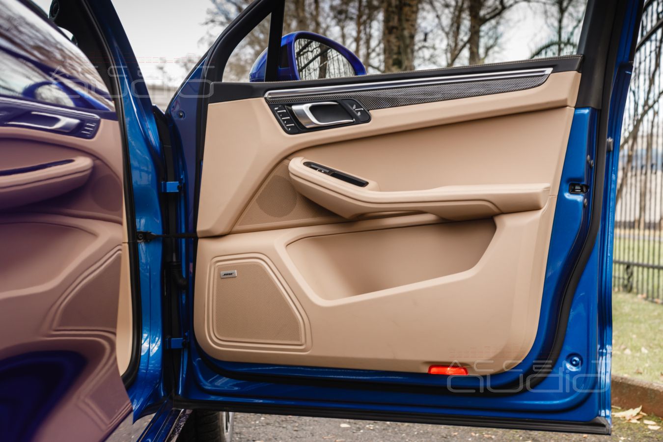 Аудиоподготовка дверей Porsche Macan и установка мидбасов ScanSpeak