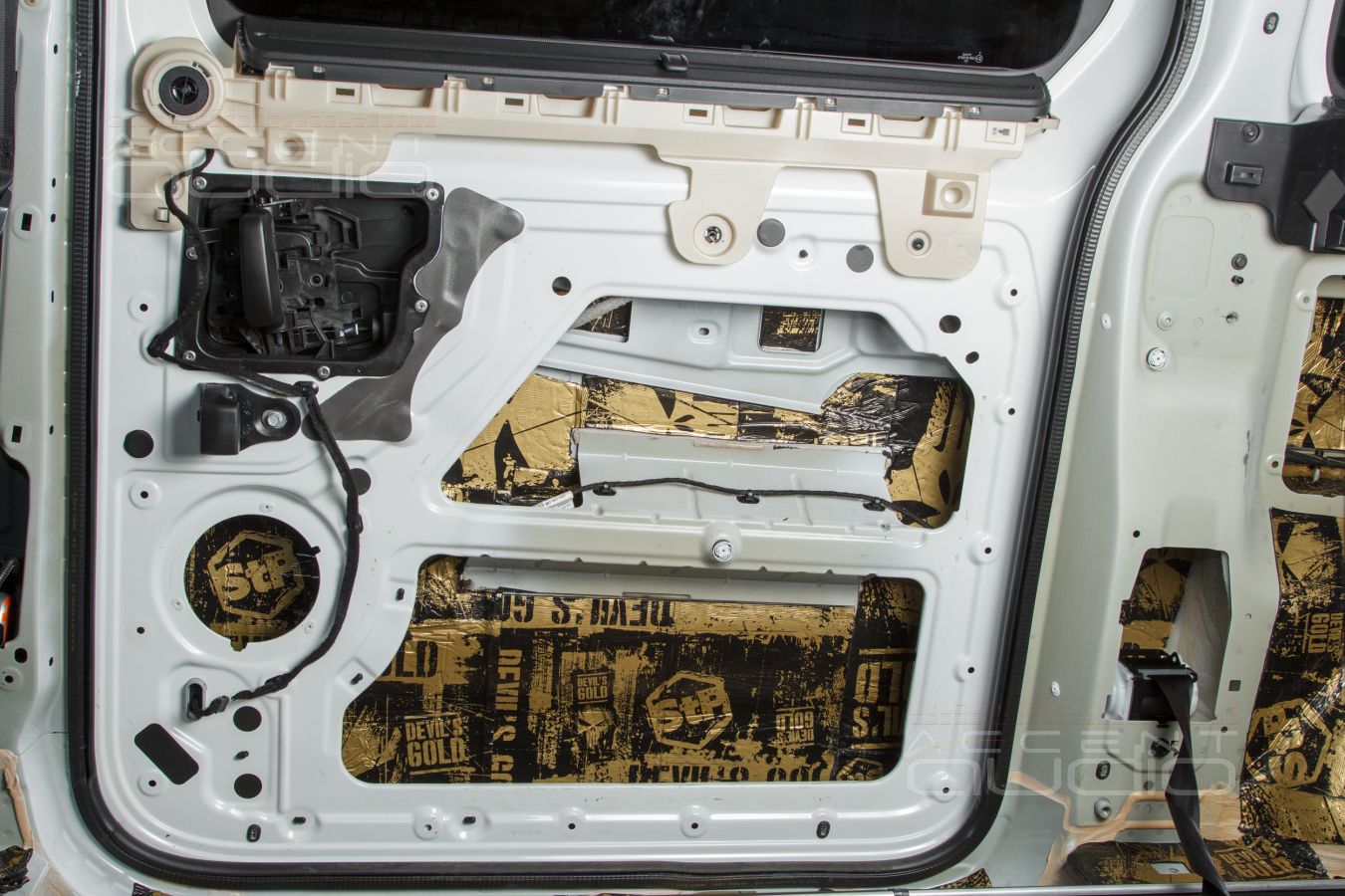 Полная шумоизоляция Opel Zafira Life лучшими материалами STP