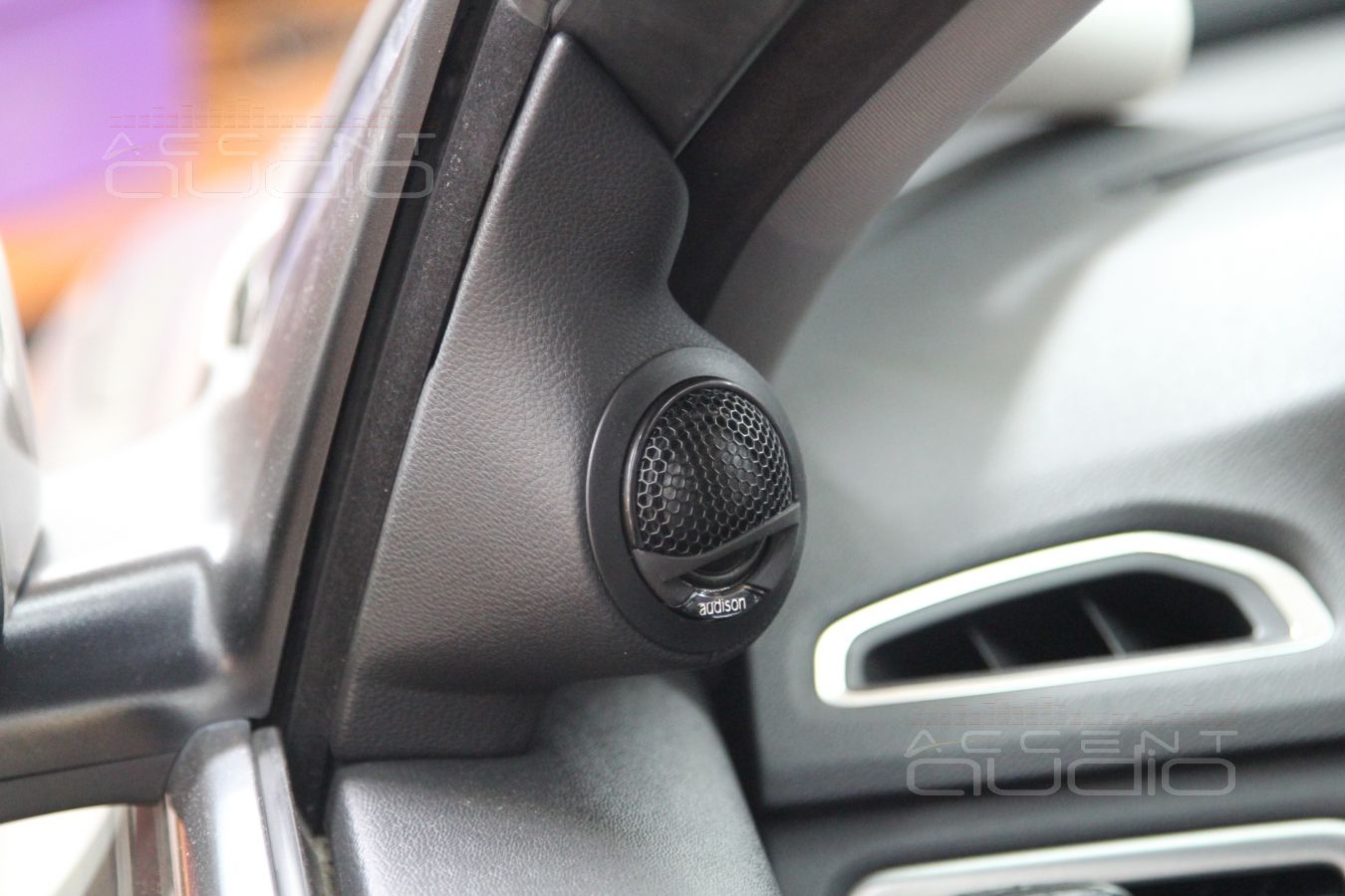 Подиумы под твитеры Audison VOCE AV 1.1 в Volvo XC70
