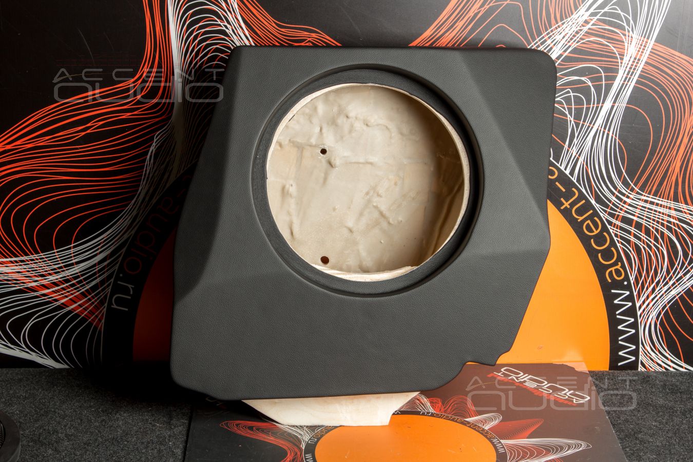 Новинка: лучший, стильный, оригинальный сабвуфер-стелс для Skoda Kodiaq