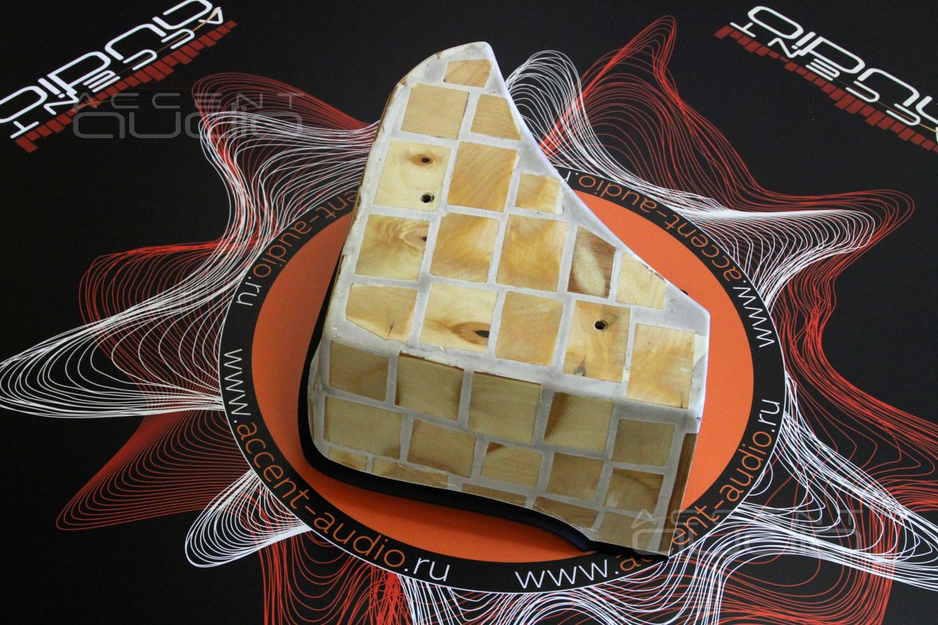 Встроенный сабвуфер-стелс в Honda CRV