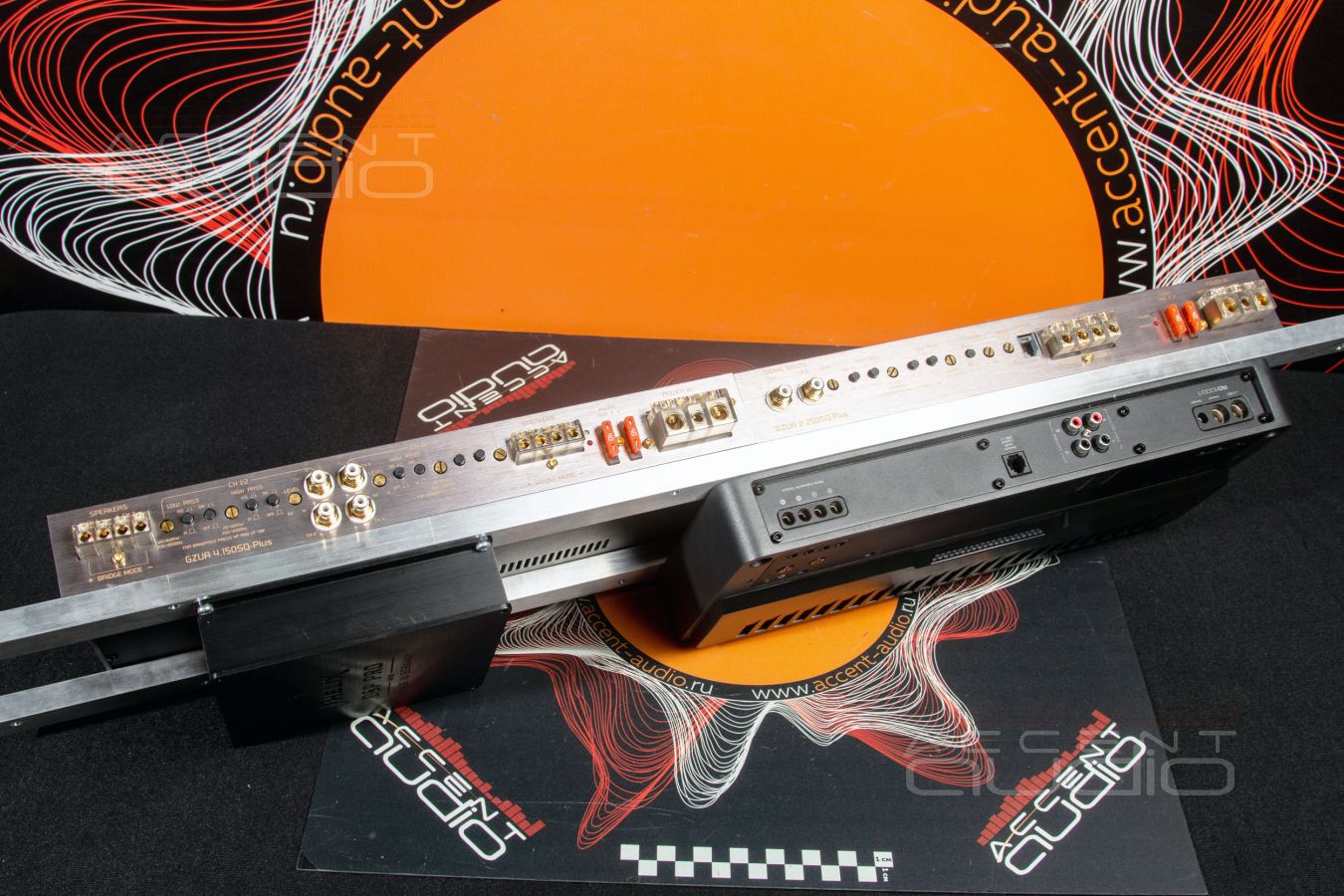 Установка усилителей Ground Zero, JLAudio и аудиопроцессора Helix с полной интеграцией в RS6 !