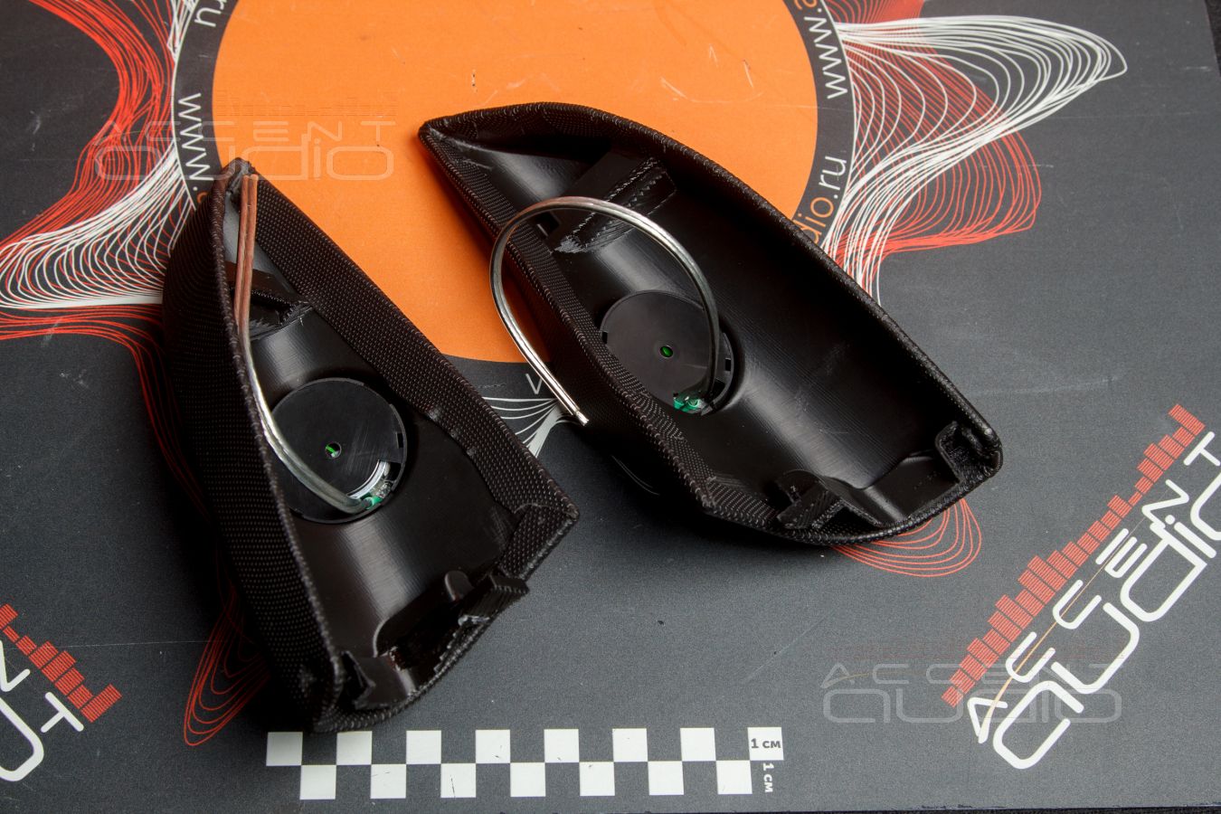 Штатные подиумы для твитеров SOAudio в Smart Fortwo