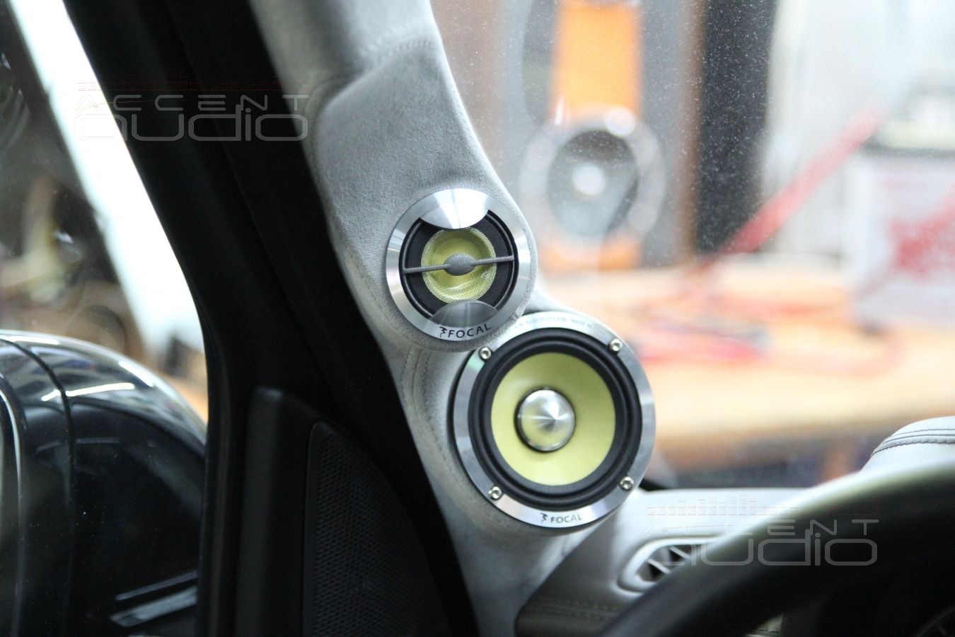 Установка акустики в Range Rover Discovery: изготовление подиумов