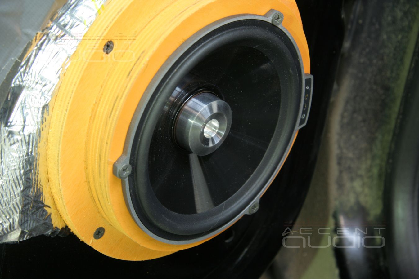 Установка динамиков Boston Acoustics в Chevrolet Tahoe