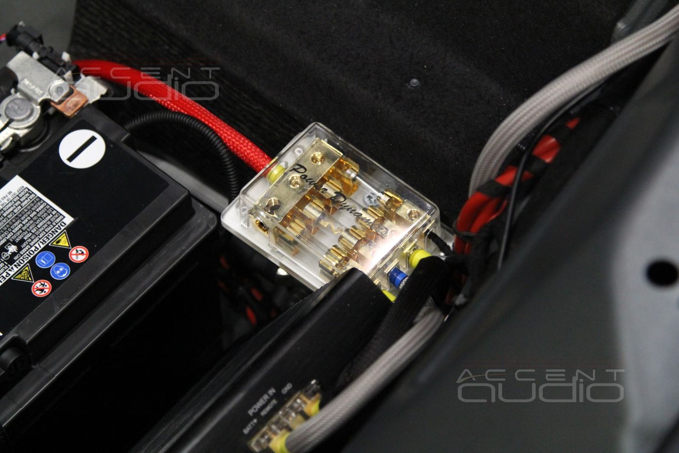 Установка усилителей в Porshe Macan