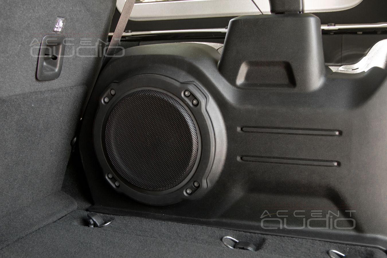 Сабвуфер Helix вместо подделки под Alpine для Jeep Wrangler Rubicon